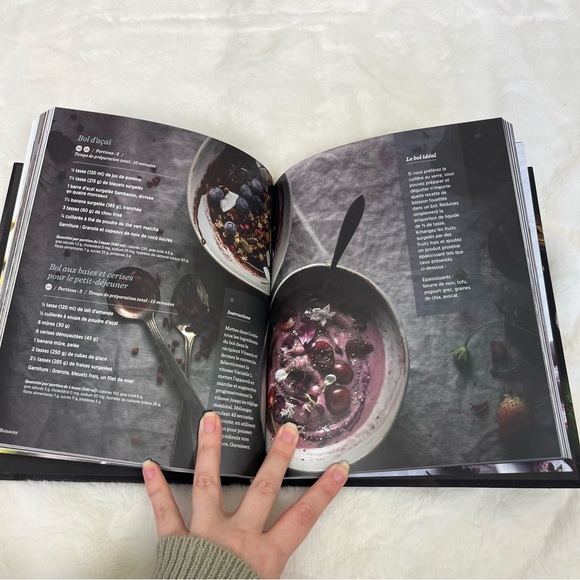 VITAMIX SIMPLY BLENDING QUICK + EASY WHOLE FOOD RECIPES FOR EVERY MEAL BOOK - Picture 6 of 11